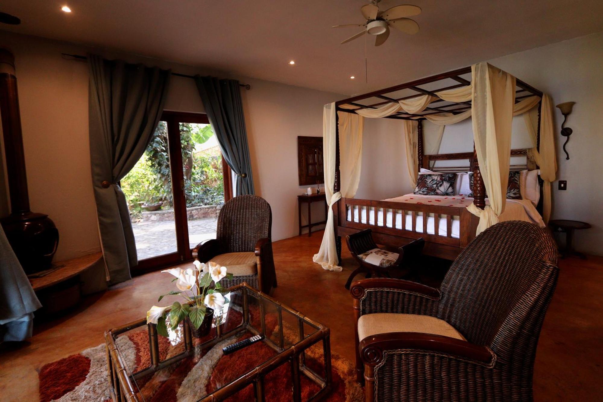 Bali At Scenic Haven Lodge In Hartbeespoort Eksteriør billede